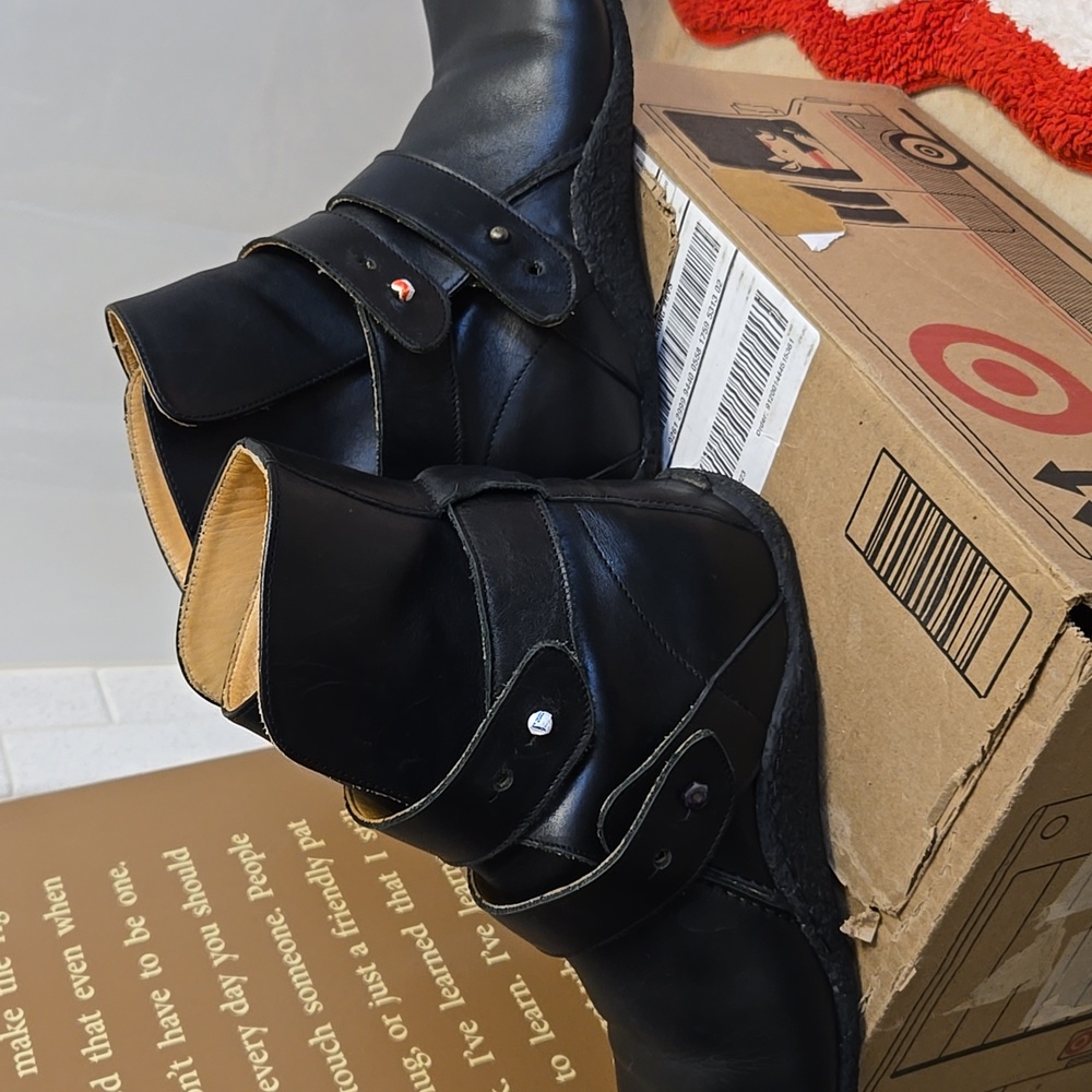 Women's Giraudon Sleek Black Leather Strap Boots - Picture 6 of 9